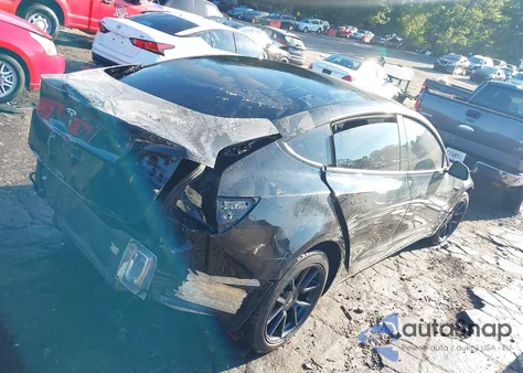 2021 Tesla Model 3 Standard Range Plus Rear-Wheel Drive z USA, uszkodzony, nr VIN 5YJ3E1EA3MF092105